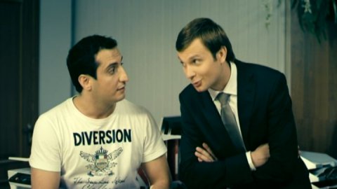 Универ кузя чинит мотоцикл